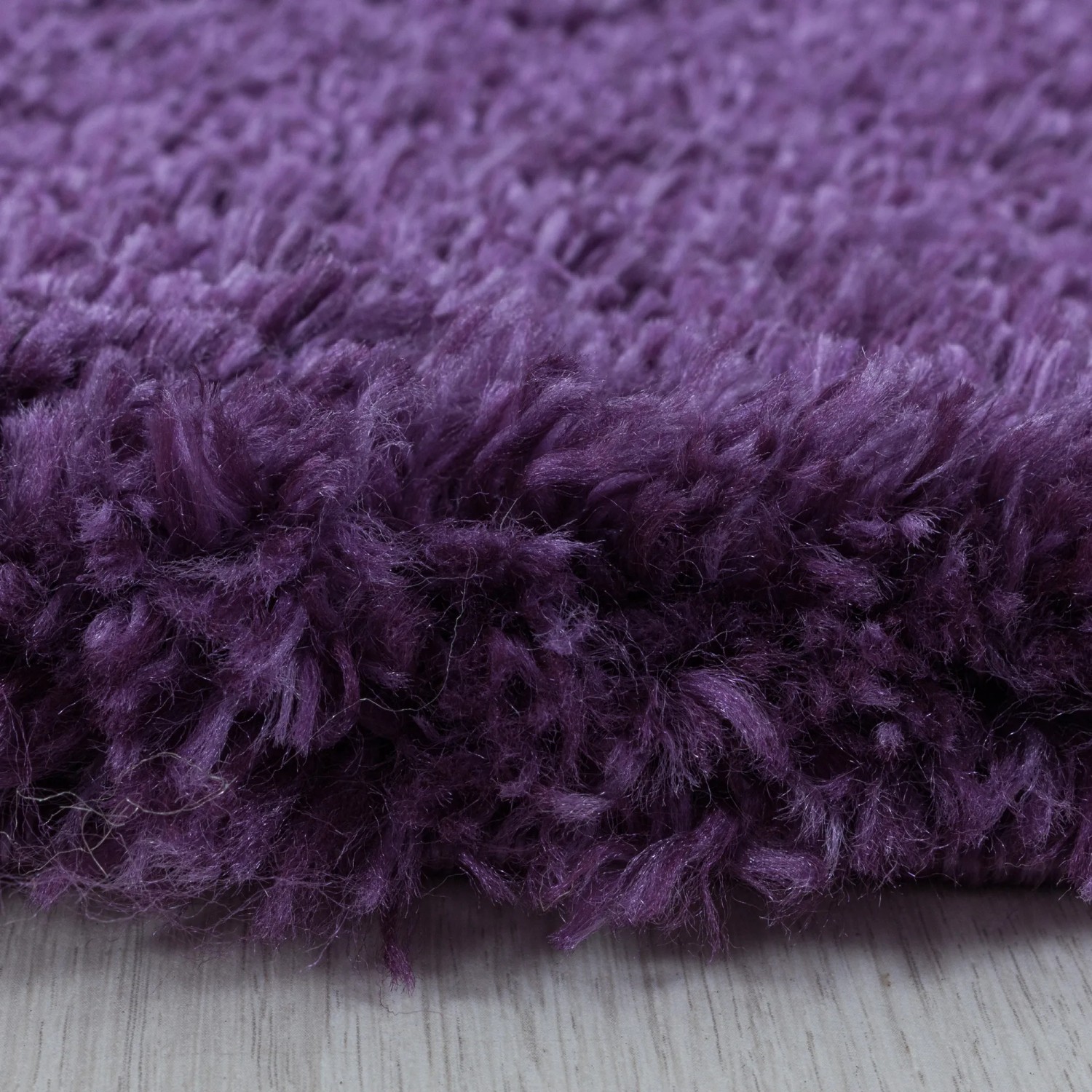 Detailansicht: Ayyildiz Hochflorteppich Fluffy 3500 in Violett, runder Shaggy Teppich.