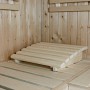 Karibu Kopfstütze Premium aus naturbelassenem Holz für entspanntes Liegen in der Sauna.