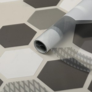 d-c-fix statische Klebefolie Wido, 45x150cm, mit modernem Hexagon-Muster in Grau- und Weißtönen.