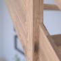 Detailaufnahme: StarWood Treppe Rhodos Eiche, gewendelt, mit Holz-Edelstahl-Geländer.