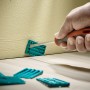 Wolfcraft Verlege-Set im Einsatz: Zugeisen, Schlagholz und Keile für Laminat & Designboden. Für Dehnungsfugen und saubere Abschlüsse.