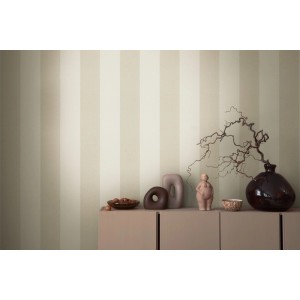 Dekorative Vliestapete Pure Elegance mit beigefarbenen und weißen Streifen für moderne Wandgestaltung.