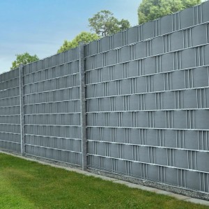 Hellgraue Juskys PVC Sichtschutzstreifen im Zaun, Zubehör für Zaunbau.