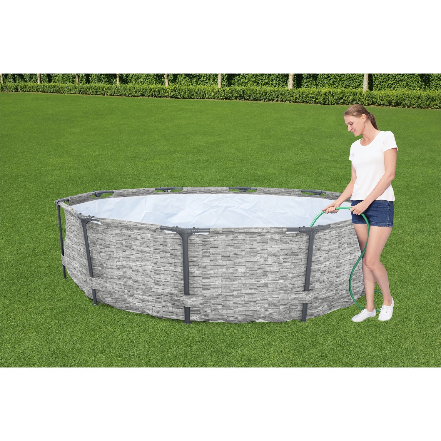Bestway Stahlrahmenpool-Set Steel Pro MAX, Ø 305 cm, grau, mit Frau und Gartenschlauch
