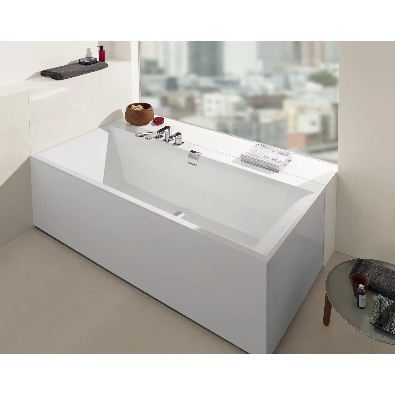 Villeroy & Boch Squaro Edge 12 Duo Badewanne, 170x75 cm, Weiß, mit filigranem Rand und zwei Rückenschrägen.
