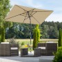 Rechteckiger, naturfarbener Schneider Balkonschirm 270x150 cm mit Knickfunktion über einer Sitzgruppe im Garten.