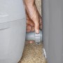 Detailaufnahme: Anschluss des Bestway Lay-Z-Spa Whirlpools St. Lucia AirJet in Grau.