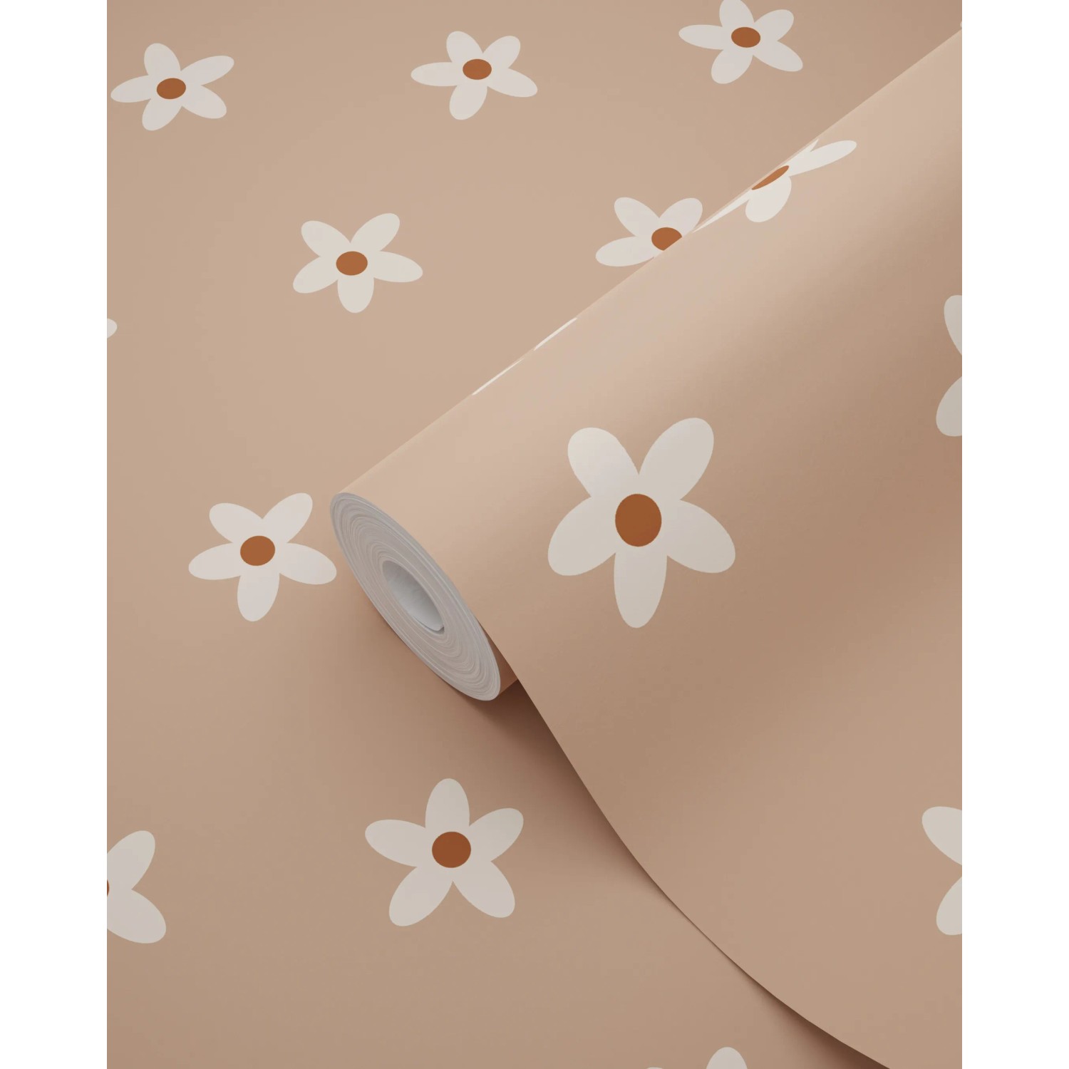 Terrakottarosa Vliestapete mit weißen Gänseblümchen und brauner Mitte. Rolle für dekorative Wandgestaltung.