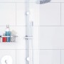 Verchromte Tesa Aluxx Duschablage mit Duschutensilien an weißer Wand.