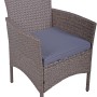 Brauner Sessel aus Polyrattan mit grauem Kissen, Teil des 3-tlg. Balkon-Sets Dakota von Garden Pleasure.