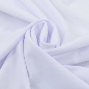 Detailansicht: Weiße Stretch-Tischdecke (2er-Set) mit Rand, geeignet für Tische 180x74 cm.