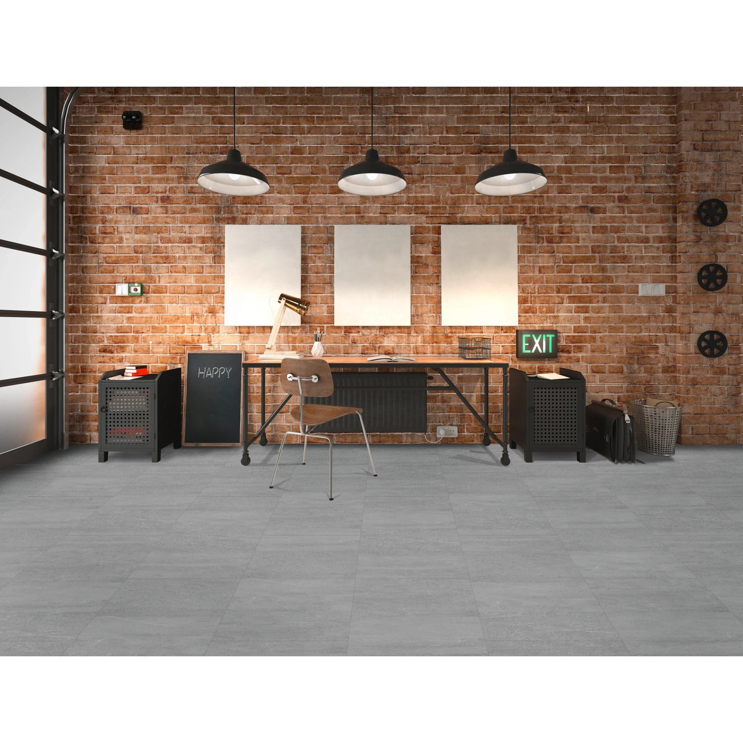 Verlegter Click-Vinylboden Fliese Graz in Betonoptik im Raum mit Backsteinwand.