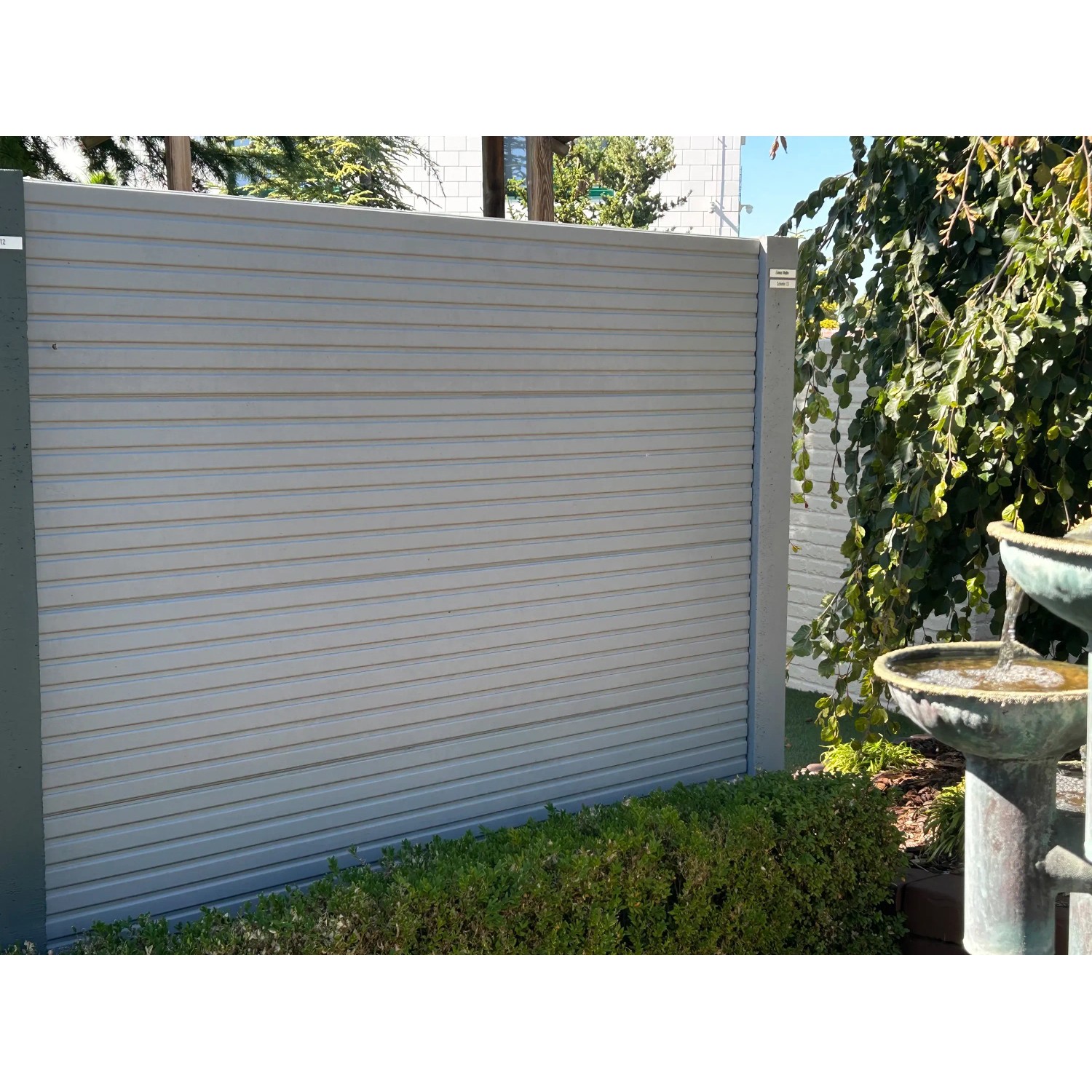 Beckers Betonzaun-Platte Linear, 200x38,5x3 cm, als Sicht- und Windschutz im Garten.