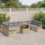Beiges 11-tlg. vidaXL Garten-Sofa-Set aus Poly Rattan mit Tisch und grauen Kissen.