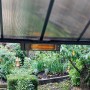 Palram Infrarot Heizstrahler 1800W unter Terrassenüberdachung montiert.