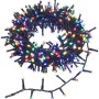Mehrfarbige Außen-Lichterkette mit 400 LEDs auf grünem Kabel, teilweise aufgerollt. Ideal für Garten, Terrasse.
