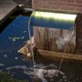 Ubbink Nevada Wasserfall mit LED, Pumpe & Becken (150 l) als Deko für den Gartenteich.