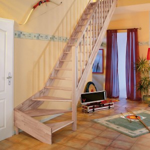 Raumspartreppe Paris, 1/4-gewendelt, Buche, mit Rechteckstabgeländer. Ideal für kleine Räume.