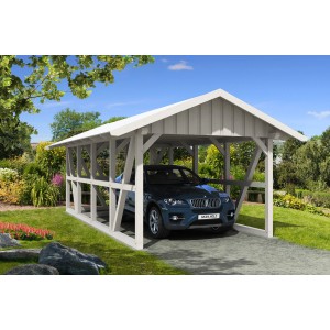 Weißer Skan Holz Carport Schwarzwald mit Dachschalung und Abstellraum, Fachwerkbauweise.