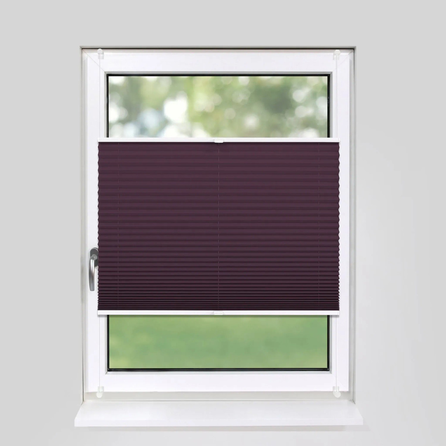 Violettes Deco-Raum Plissee Basic 95x210 cm am Fenster, blickdicht und ohne Bohren montiert.