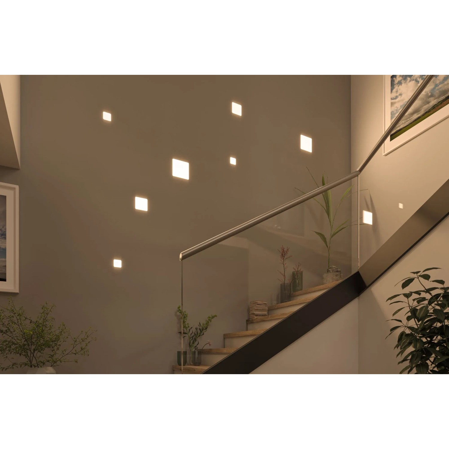 Eingebaute Paulmann LED-Einbaupanels Veluna, eckig, 4000 K, in Treppenhauswand.