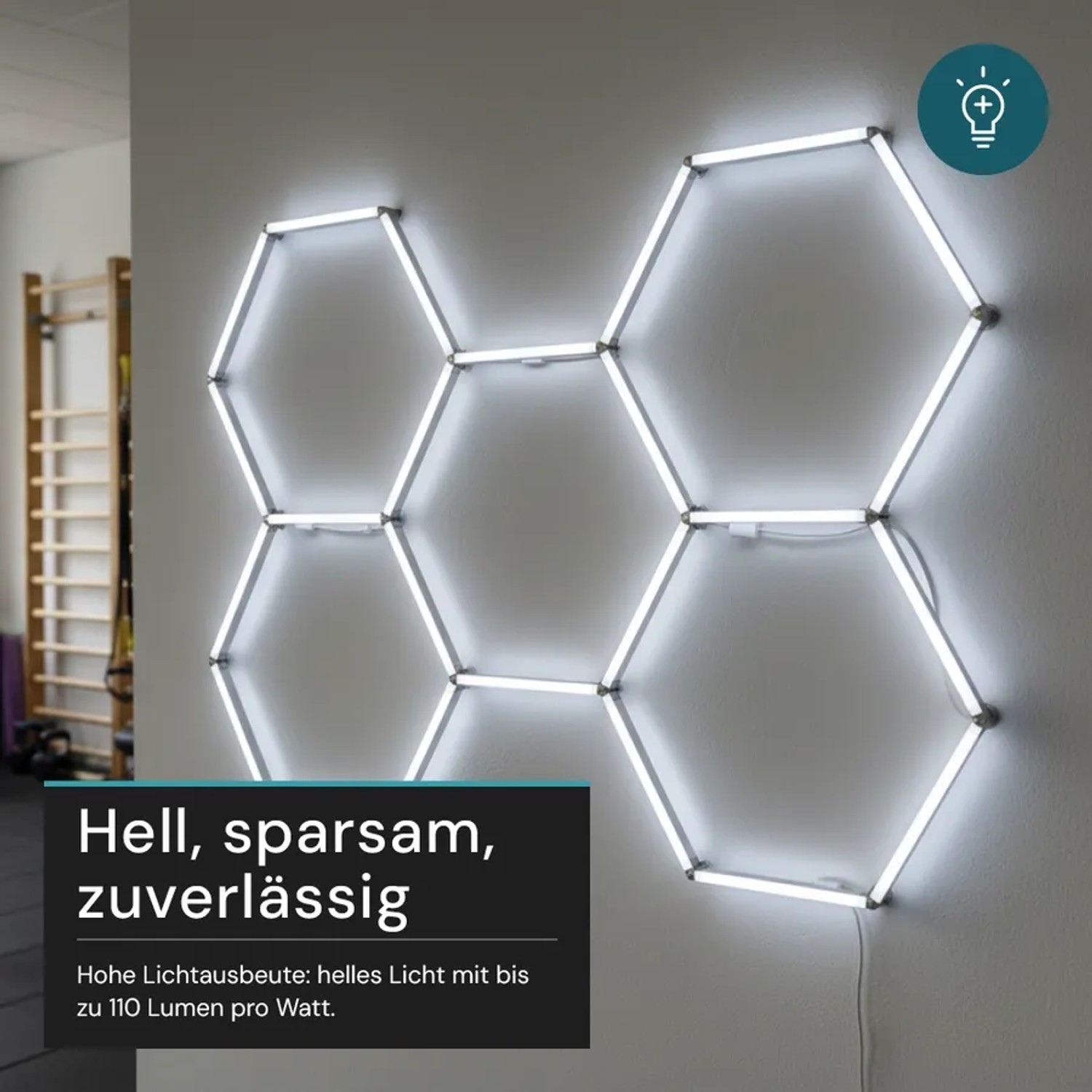 Modulare LED Deckenleuchte im Hexagon Design, kaltweißes Licht für Garage oder Werkstatt.