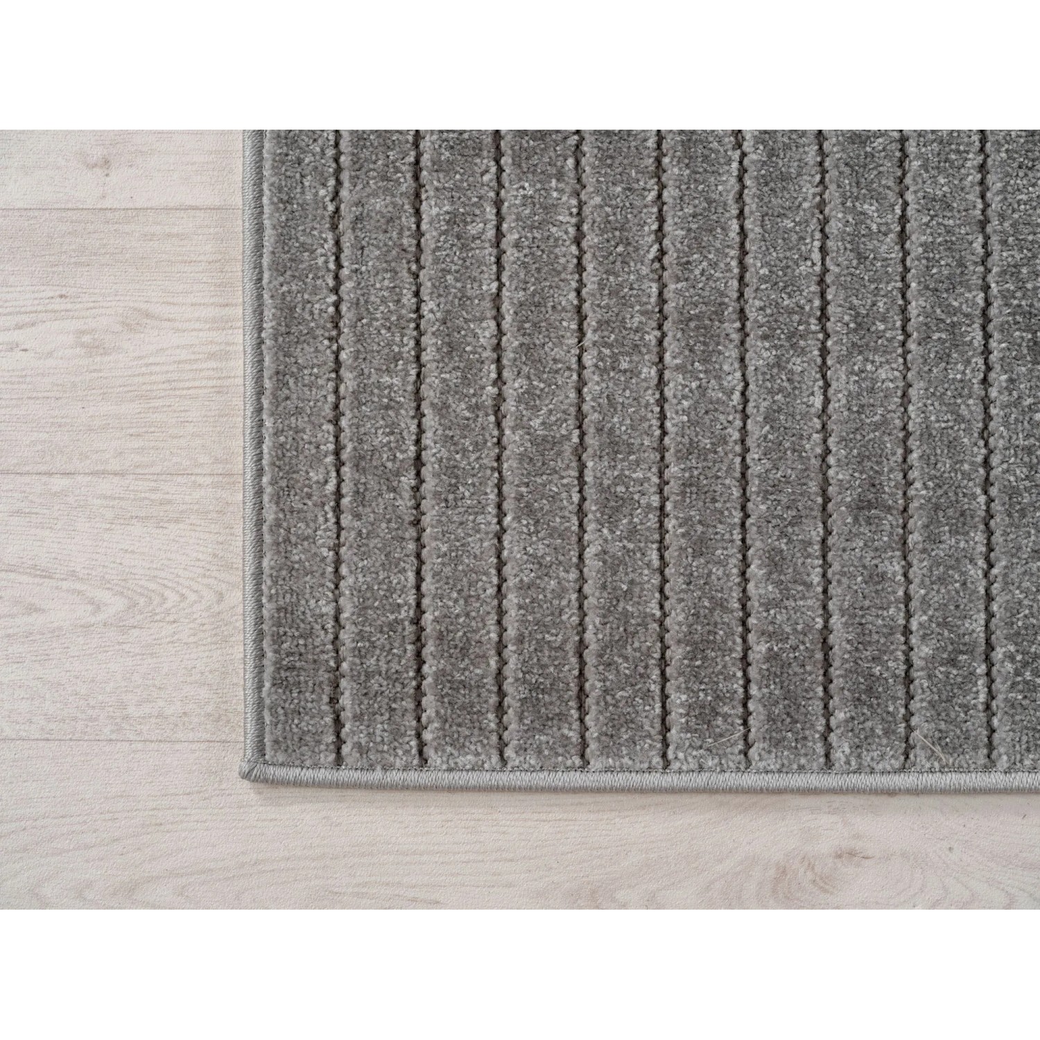 Silberner Kurzflorteppich Ayyildiz Nova (280x370 cm) mit 3D-Relief und skandinavischem Design.