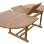 Ausziehbarer Teak Gartentisch, oval, hellbraunes Holz. Ausziehmechanismus sichtbar. Robuster Holztisch.