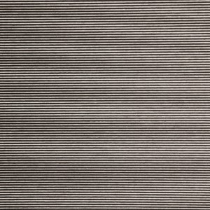 Halbtransparenter, brauner Flächenvorhang Manhattan für Fenster, Detailansicht.