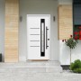Moderne, weiße Splendoor Haustür Berlin Prime mit schwarzen Akzenten und Edelstahlgriff.