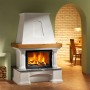 Weißer Haas+Sohn Genf II Kaminofen mit Holzfeuer und Wärmespeicherbeton im Wohnraum.