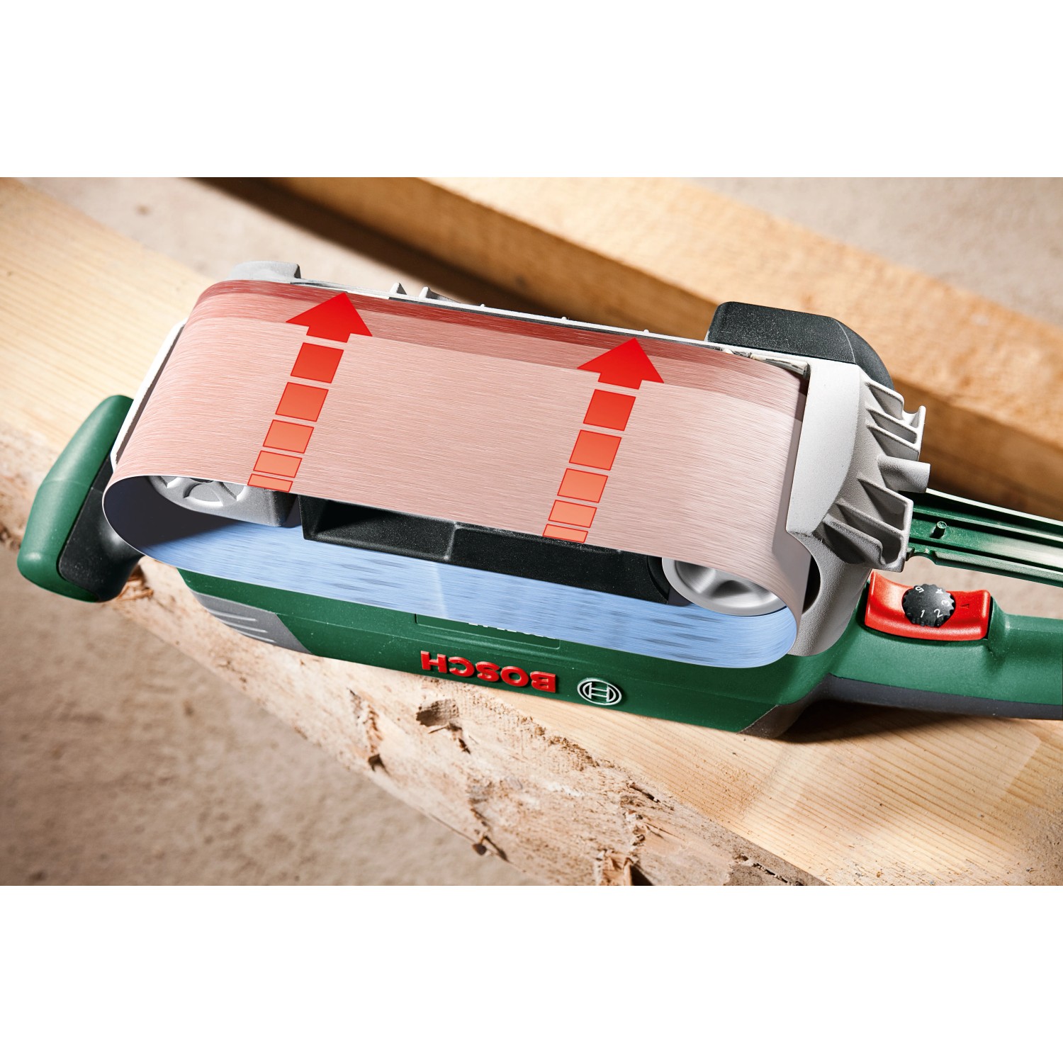 Bosch Bandschleifer PBS 75 AE Set mit Schleifband und Microfilter-System auf Holz.