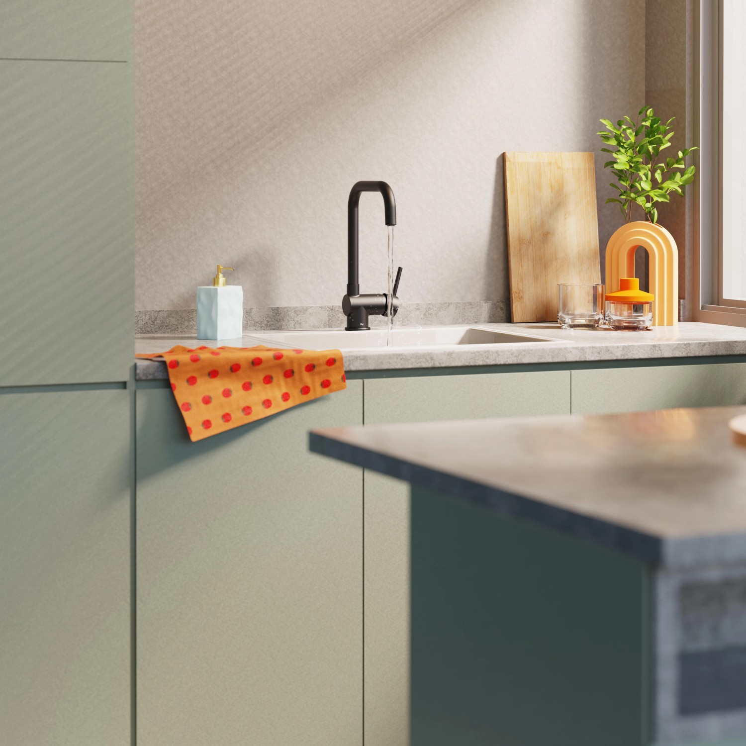 Schwarze Eisl Niederdruck Spültischarmatur Futura in moderner Küche.