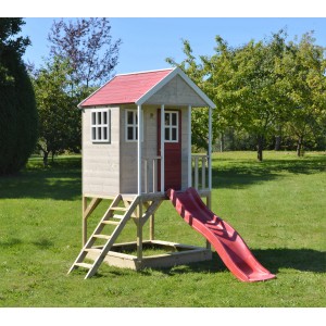 Wendi Toys Kinderspielhaus Frosch mit Veranda, Rutsche und Sandkasten im Garten.