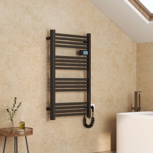 Schwarzer, elektrischer Emke Handtuchwärmer 96x54cm mit LED-Display im Badezimmer.