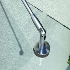 Detailansicht: HOMCOM Glasvordach mit transparenter ESG-Sicherheitsglasplatte und silberner Edelstahlhalterung an Wand.