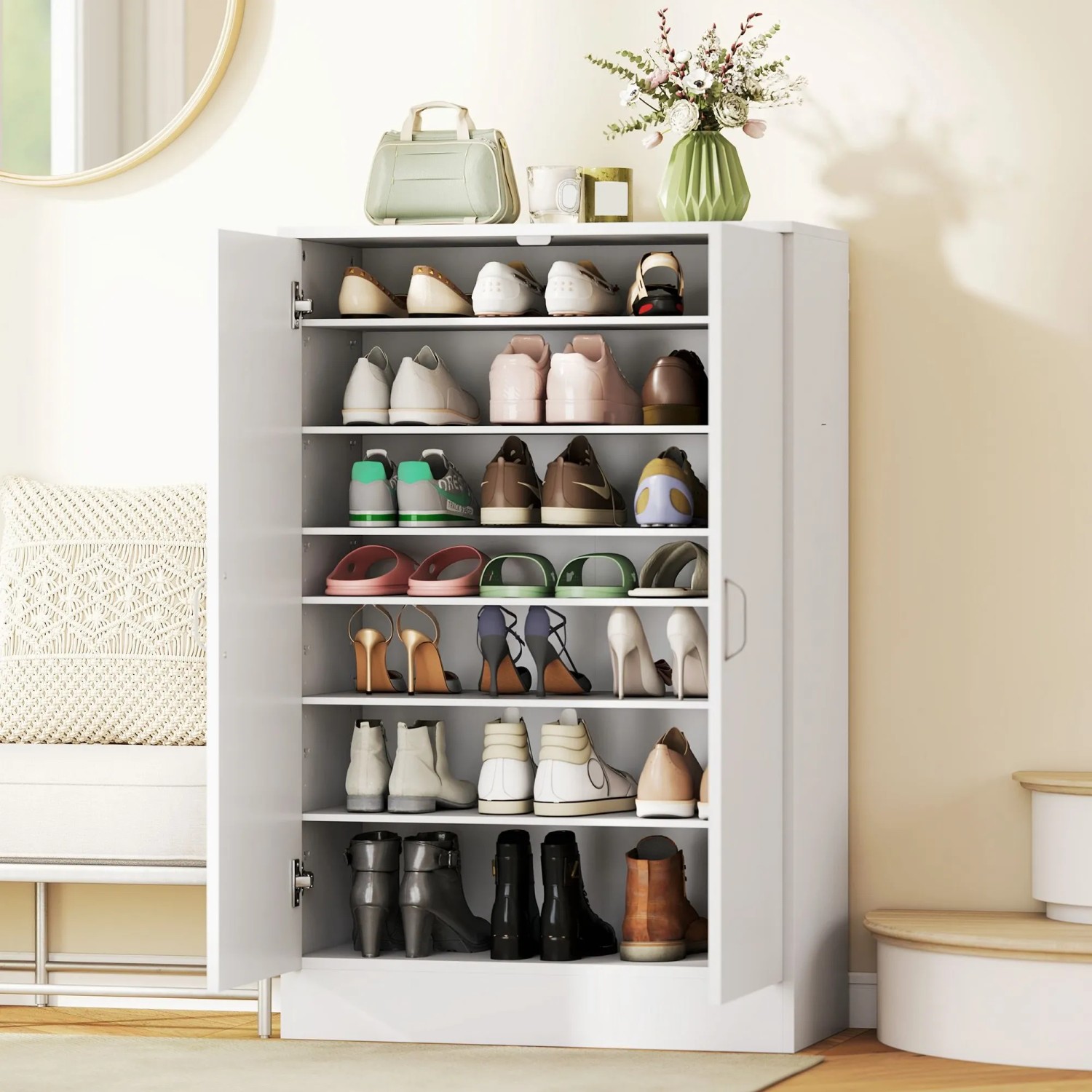 Weißer HOMCOM Schuhschrank aus Spanplatte mit 7 Ebenen für bis zu 21 Paar Schuhe. Verstellbare Regale, Soft-Close-Türen.