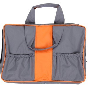 Zusammengefaltete, graue Hundeautoschondecke (160x135cm) mit Tragegriffen und orangenem Streifen.