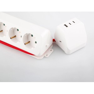 Weiße 4-fach Steckdosenleiste mit USB-A und USB-C Anschlüssen, 1,4 m Kabel.