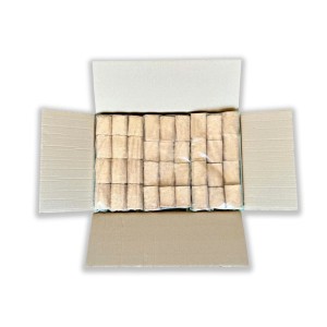 Offener Karton mit 30 kg PINI RUF Buchenholz-Briketts, in Folienpacks gestapelt, für Kamin, Ofen, Grill.