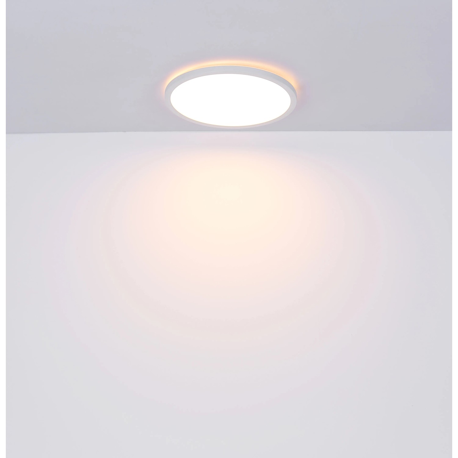 Weiße, runde Globo LED Deckenleuchte Sapana (Ø 29,4 cm) an der Decke.