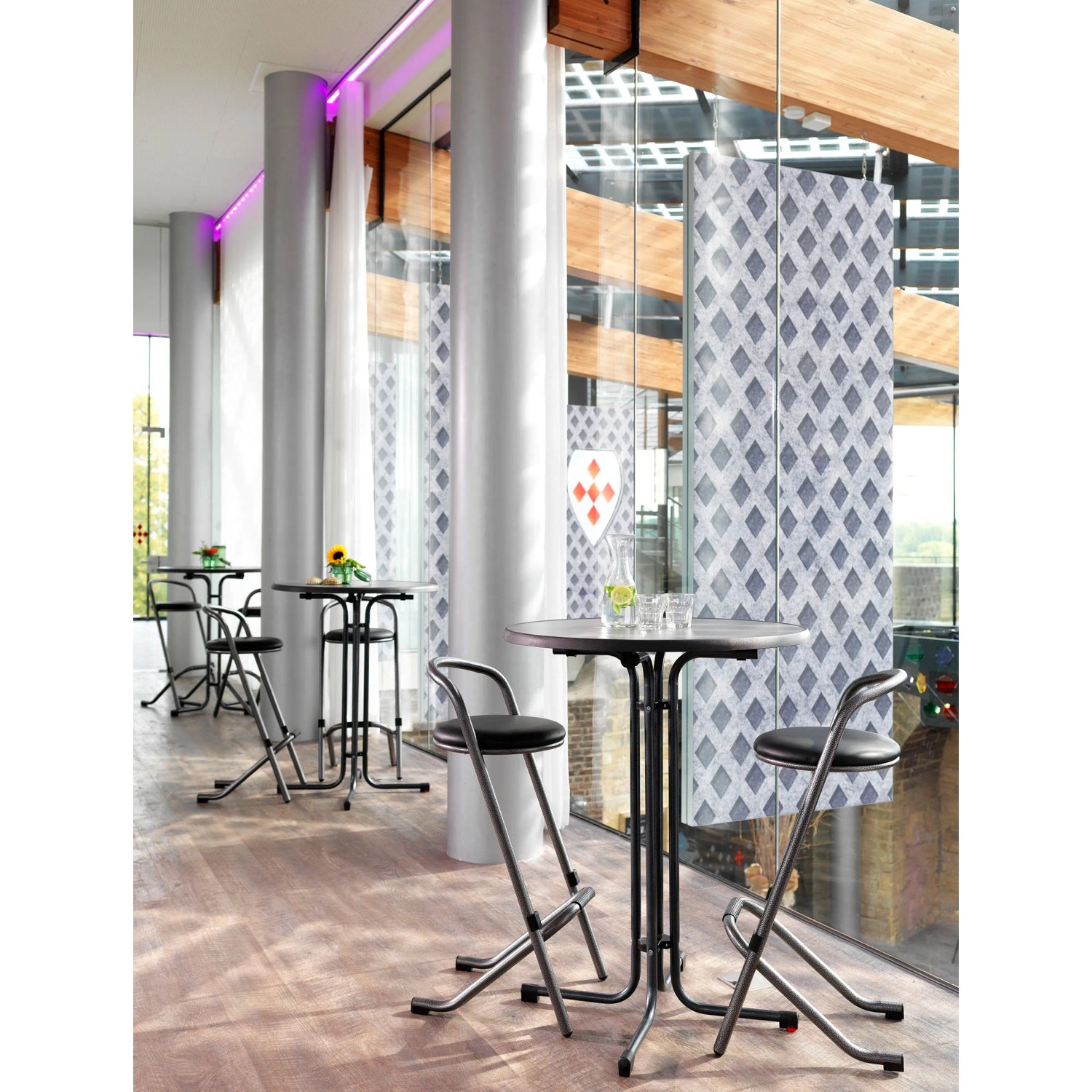 Anthrazitfarbener, runder Stehtisch Berlin (Ø 70 cm) mit Stahlgestell und Holzplatte, ideal für Partys.