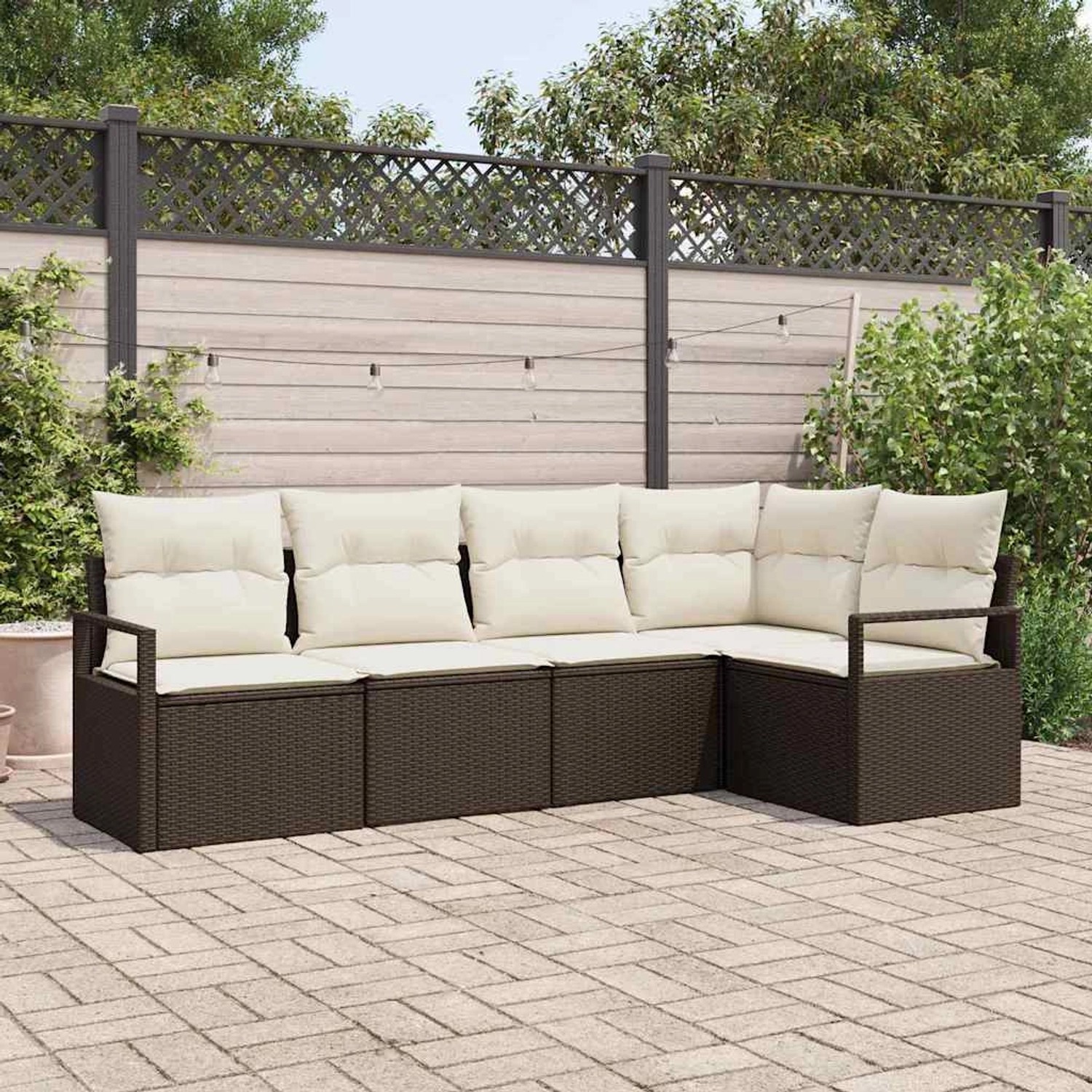 Braunes 5-tlg. vidaXL Garten-Sofa-Set aus Poly Rattan mit cremefarbenen Kissen für Terrasse oder Garten.