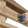 Detailaufnahme: Holzkonstruktion des Swing King Spielturms mit Metallwinkel und Schrauben.