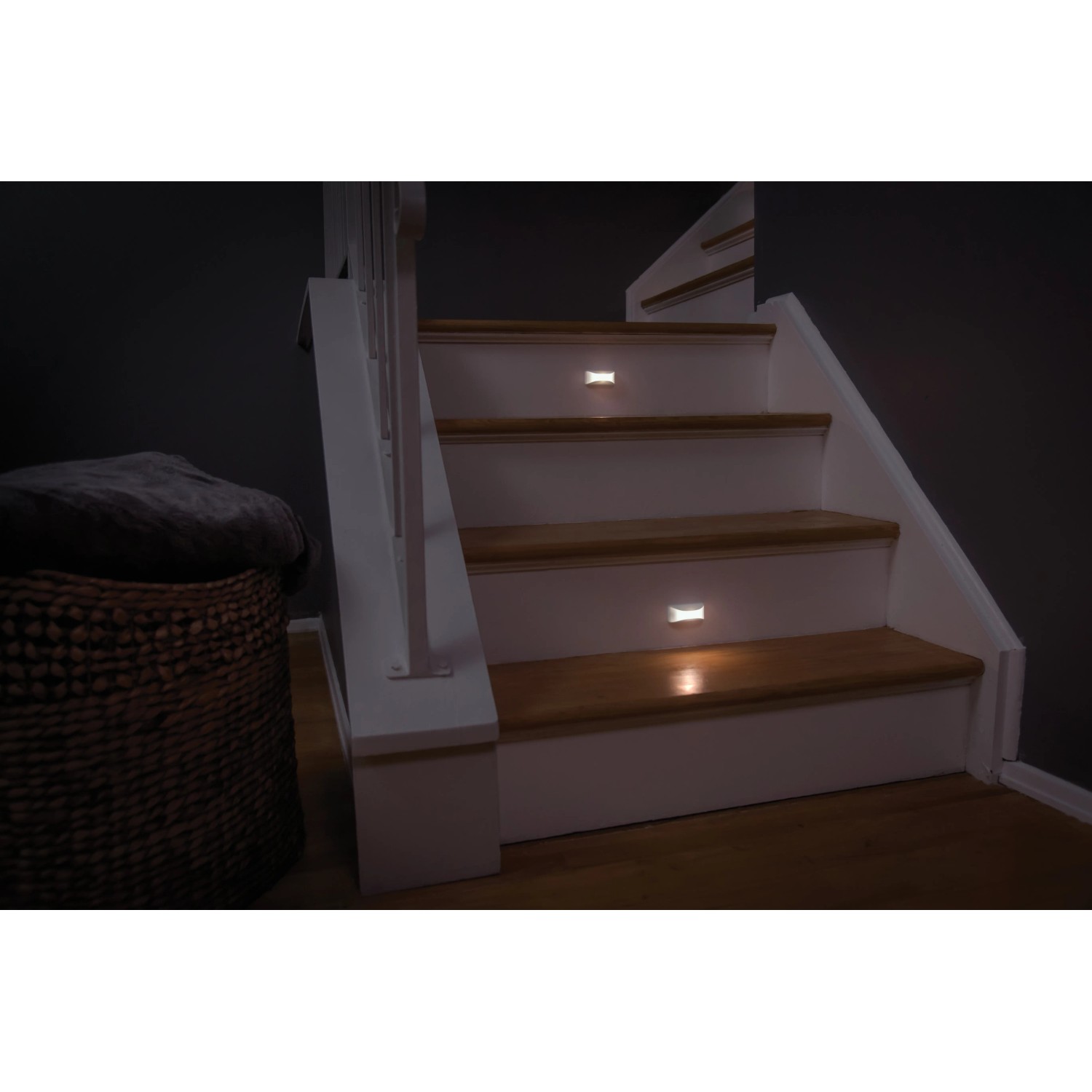 Mr.Beams Batterieleuchten MB500 2er-Pack als Nachtlichter an Treppe, batteriebetrieben.