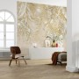 Komar Fototapete Coco Champagne (400x250cm) mit goldenem Palmenmuster im Wohnraum.