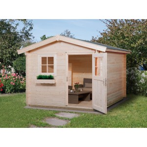 Unbehandeltes Weka Holz-Gartenhaus mit Satteldach und geöffneter Tür im Garten.
