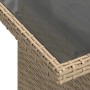 Detailansicht: Beige Gartenmöbel Tisch mit Glasplatte aus Poly Rattan.