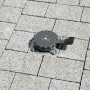Schneider Universal-Bodenanker für Ampelschirme, verzinkter Stahl, eingelassen in Pflastersteine.