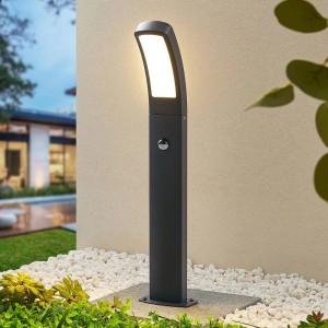 Moderne Lindby LED Außenleuchte Moshe mit Bewegungsmelder, schwarz, aus Aluminium.